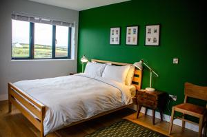 En eller flere senge i et værelse på Cancleave - Cornish Clifftop Luxury