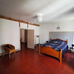 Ένα ή περισσότερα κρεβάτια σε δωμάτιο στο Le gîte nivernais +13 φωτογραφίες