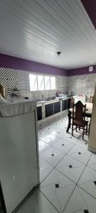 a kitchen with a counter and a table in a room at Casa para Cop30 in Belém