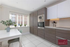 Gallery image of Maidenhead - 4 bedroom house - garden and parking in Maidenhead