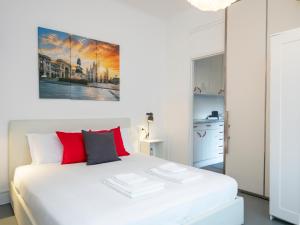Posteľ alebo postele v izbe v ubytovaní Italstay - Suite sui Navigli - Pet friendly