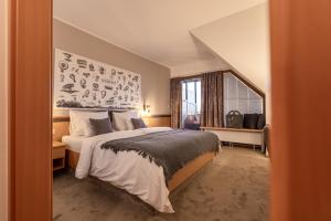 A bed or beds in a room at Wohnen beim Wein Tschermonegg