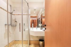 A bathroom at Wohnen beim Wein Tschermonegg