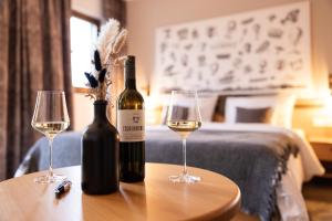 A bed or beds in a room at Wohnen beim Wein Tschermonegg