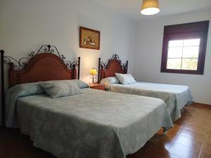 A bed or beds in a room at Apartamentos Rurales Inguanzo