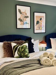 Voodi või voodid majutusasutuse Bright 3 Bedrooms-Free Parking-Sleeps 8 toas