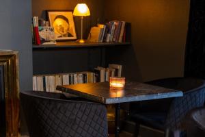 Η βιβλιοθήκη του bed and breakfast