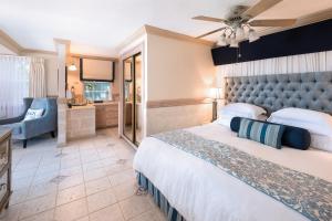 Ліжко або ліжка в номері Little Arches Boutique Hotel - Adults Only