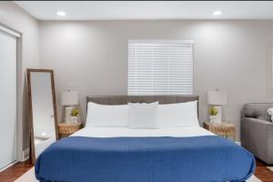 a bedroom with a large bed and a couch at Studio 3 Min to Downtown Beaches Freeways Airport in San Diego +15 photos