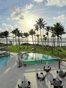 Bazén v ubytování Porto Alto Resort - Vista Mar e Piscina 2 Quartos com Varanda ampla em L nebo v jeho okolí