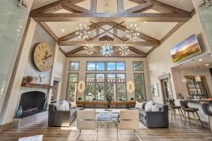 Galeriebild der Unterkunft Elegant Escape 2BR 2BA Pool in Haltom City