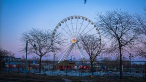 Φωτογραφία από το άλμπουμ του Spacious two stories condo in old port free parking στο Μόντρεαλ