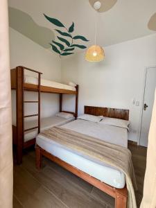 Una cama o camas en una habitación de Apartamento Ubatuba - Host Home