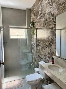 Un baño de Apartamento Ubatuba - Host Home 16 fotos más