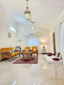 Фотография из галереи Goan Villa,2BHK, 4Balconies, Beachside,BBQ, Wi-Fi,Work, Group в Кандолиме
