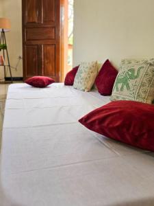 Фотография из галереи Goan Villa,2BHK, 4Balconies, Beachside,BBQ, Wi-Fi,Work, Group в Кандолиме