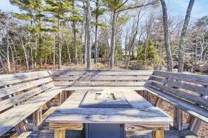 Fotografie z fotogalerie ubytování Lakeside Getaway - Lake Access & Firepit v destinaci Wolfeboro