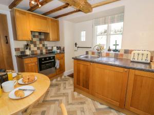 Dapur atau dapur kecil di 1 Bryn Ysgol +25 gambar
