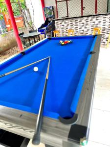 a blue pool table with a paddle on it at Cabañas el paraiso in Villavicencio +5 photos