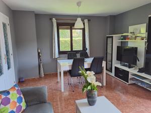 A television and/or entertainment centre at Meraki House 92B