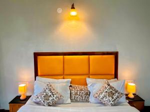 Letto o letti in una camera di Naina Spring Resort, Manali - away from city hustle
