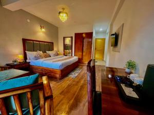 Letto o letti in una camera di Naina Spring Resort, Manali - away from city hustle
