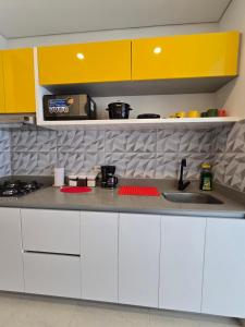 Salinas del Mar Torre 4 Apt 903的厨房或小厨房
