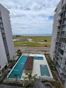 Salinas del Mar Torre 4 Apt 903内部或周边的泳池