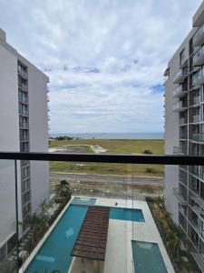 Salinas del Mar Torre 4 Apt 903内部或周边的泳池