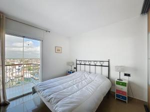 Gallery image of Port Grec 3 - Piso vista al puerto y montana in Empuriabrava +10 photos