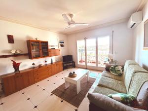 a living room with a couch and a table at Maena San Maurici Lago in Empuriabrava