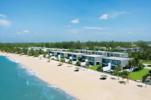 una vista aérea de un resort en la playa en HỒ TRÀM l LUXURY VILLA 4PN Sát Biển ll 4BR Beachfront Villa Sanctuary Hồ Tràm, en Xuyên Mộc