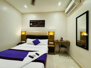 Postel nebo postele na pokoji v ubytování Hotel Liwa Inn - By AVK Near NESCO