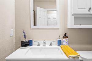 Fotografie z fotogalerie ubytování Cozy 4BD - Fire Pit & BBQ - 10 Min from Downtown v destinaci Lubbock