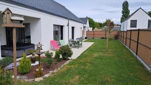 Zahrada ubytování Maison neuve à St Armel Morbihan et son jacuzzi 6 places