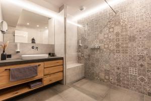 A bathroom at Wohnen beim Wein Tschermonegg