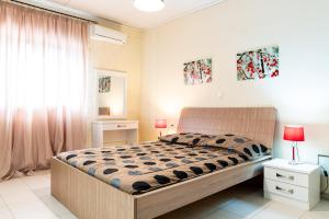 Postel nebo postele na pokoji v ubytování Nikitas Apartment