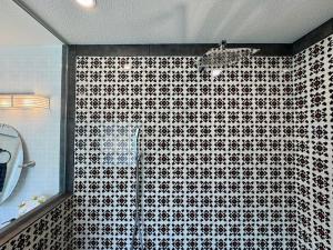 Bagno di Epic Views, Huge House, Acres of J-Trees to explore, Hot Tub, Pool, AC, and Mini-Golf