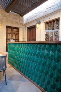 a green bar in a room with a bench at Mai Alaçatı in Cesme