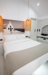 Ένα ή περισσότερα κρεβάτια σε δωμάτιο στο Cliff Aura Suites