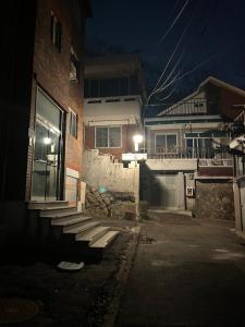 Budova, kde se vila nachází