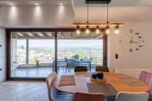 Ruang duduk di Notes View Apartments
