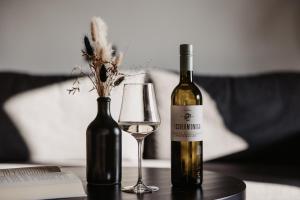 Wohnen beim Wein Tschermonegg italokat is kínál