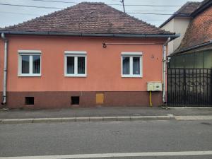 Το κτήριο όπου στεγάζεται  η παραθεριστική κατοικία