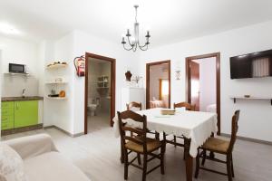 A kitchen or kitchenette at Molino de Lucero, casa rural