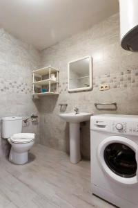 A bathroom at Molino de Lucero, casa rural