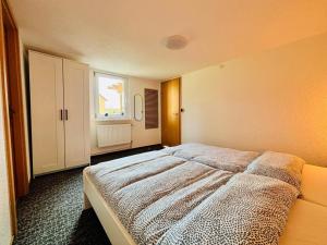 Voodi või voodid majutusasutuse Ferienhaus Usedom - Bungalow Andrea in Koserow- 300Meter zur Ostsee toas