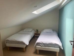 Postel nebo postele na pokoji v ubytování Maison accueillante avec piscine à Chalandray + 39 fotografií