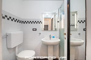 Koupelna v ubytování Angolo di mare by PortofinoVip + 23 fotografií