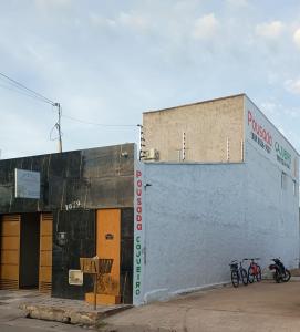 a building with two bikes parked outside of it at Pousada Cajueiro in Juazeiro do Norte +20 photos